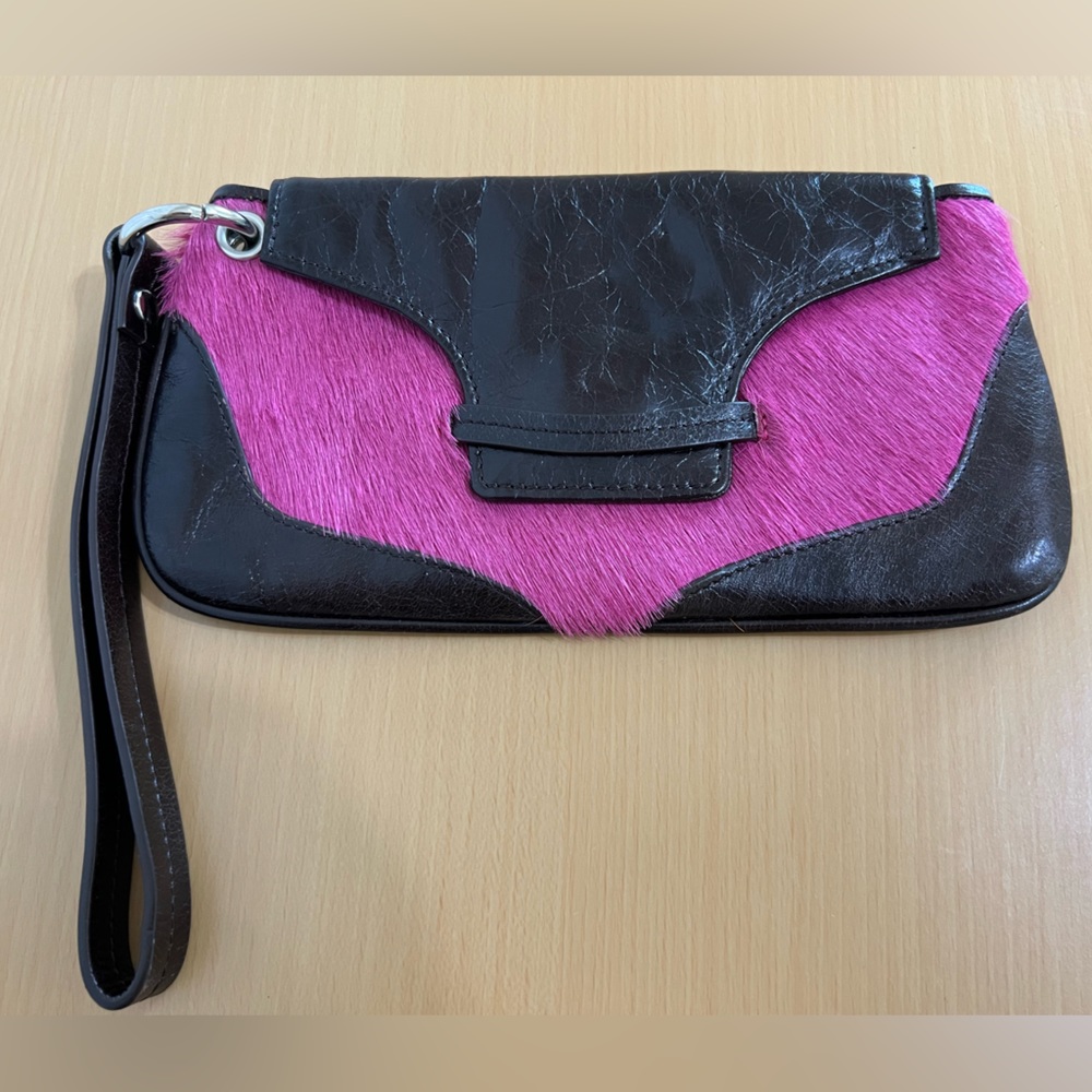 TINT Leather Wallet Wristlet Pink Cowhide Detail